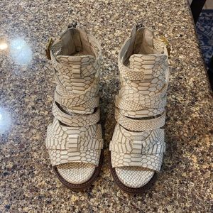 Freebird by Steven Women’s. Claw style in Sz 6.